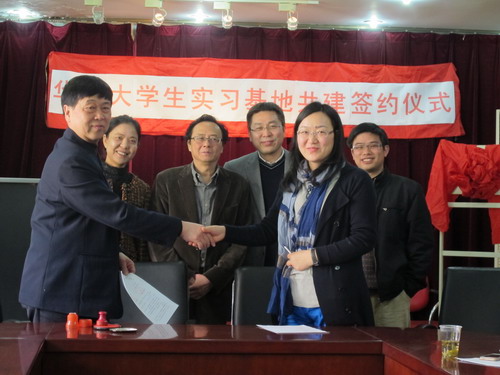 华师大社会发展学院与普陀区沙田敬老院就社工