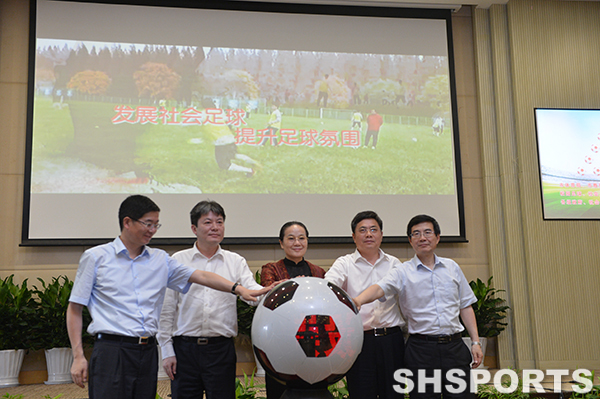 [市体育局]大力发展足球事业 上海市崇明足球县