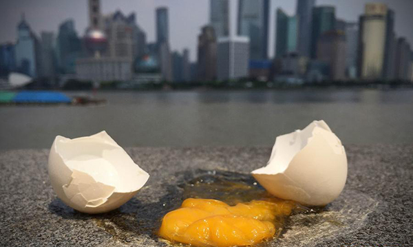 最高39.2度申城热浪逼人 市民扎堆泳池纳凉--劳