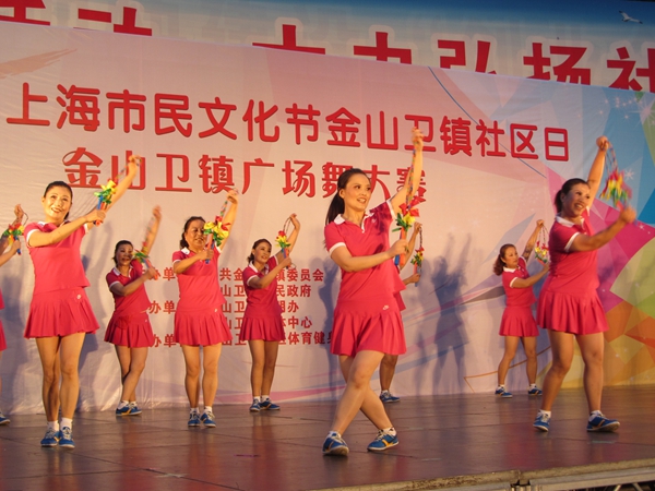 市民文化节社区日金山卫镇举行广场舞大赛