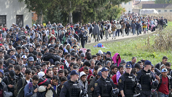 斯洛文尼亚限制入境难民数量 大批难民滞留--劳