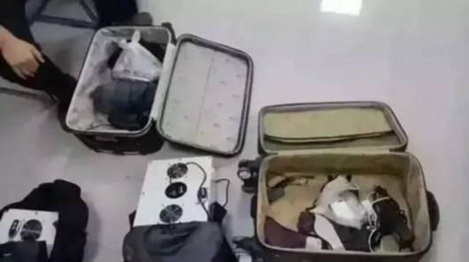 上海警方查获新型伪基站 小到能装进双肩包-上