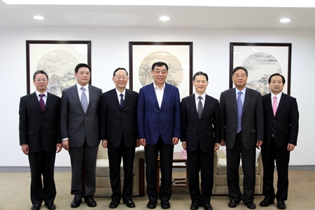 上海市政协副主席,民建市委主委周汉民的陪同下,赴青浦区,徐汇区考察