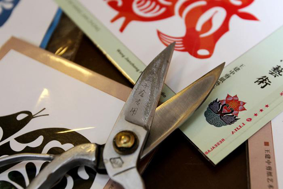 上海文联-身边的非遗:半路出家的海派剪纸传承