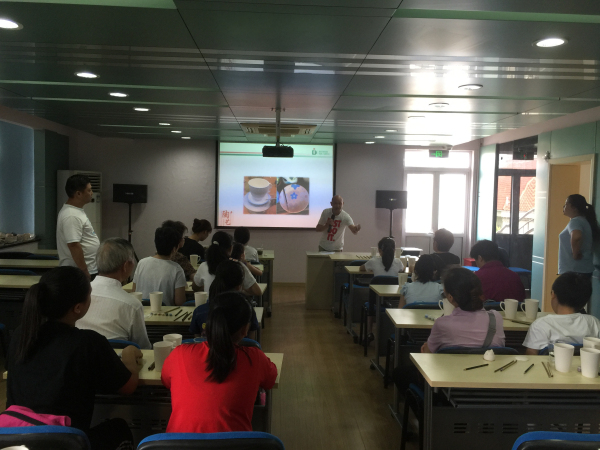 上海侨联--体验传统文化 感受陶艺彩绘魅力