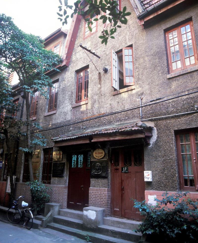 中共一大会址馆藏故事:潜伏萌生真情 电波未曾