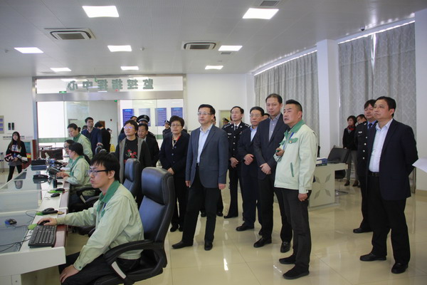 委常委、政法委书记陈寅到宝山开展扫黑除恶专