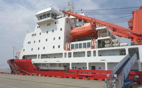 农工党十六大部分上海代表参观中国南极科考船